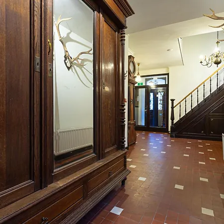 Chateau Constance, 19 Personnes